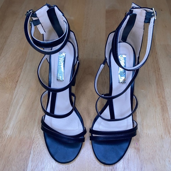 Olivia Miller Size 8.5 Black Sensual Block Sandals in Great Condition - Picture 8 of 16